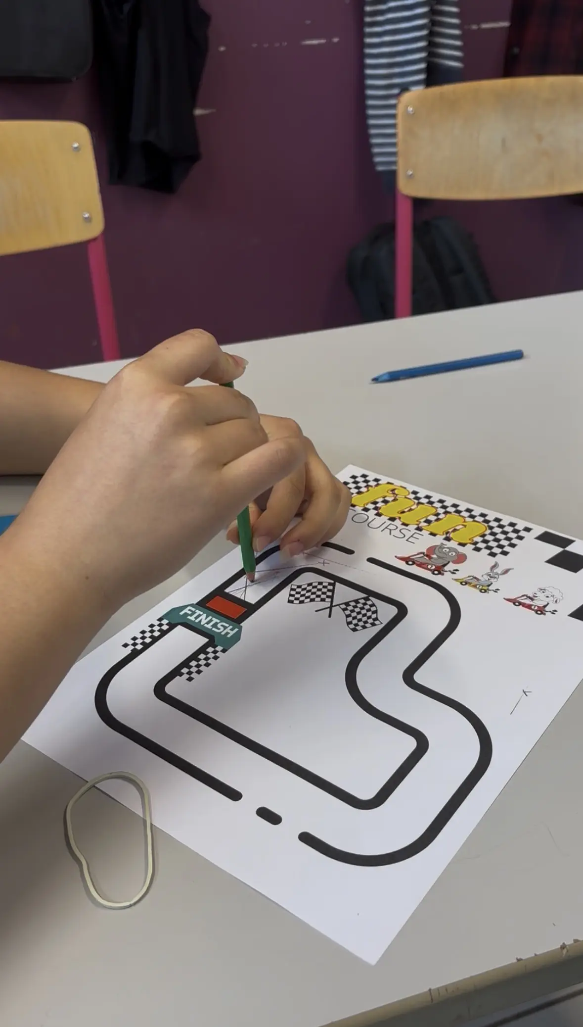 Atelier de formation jeux de société animé par Dorian – participants en groupe