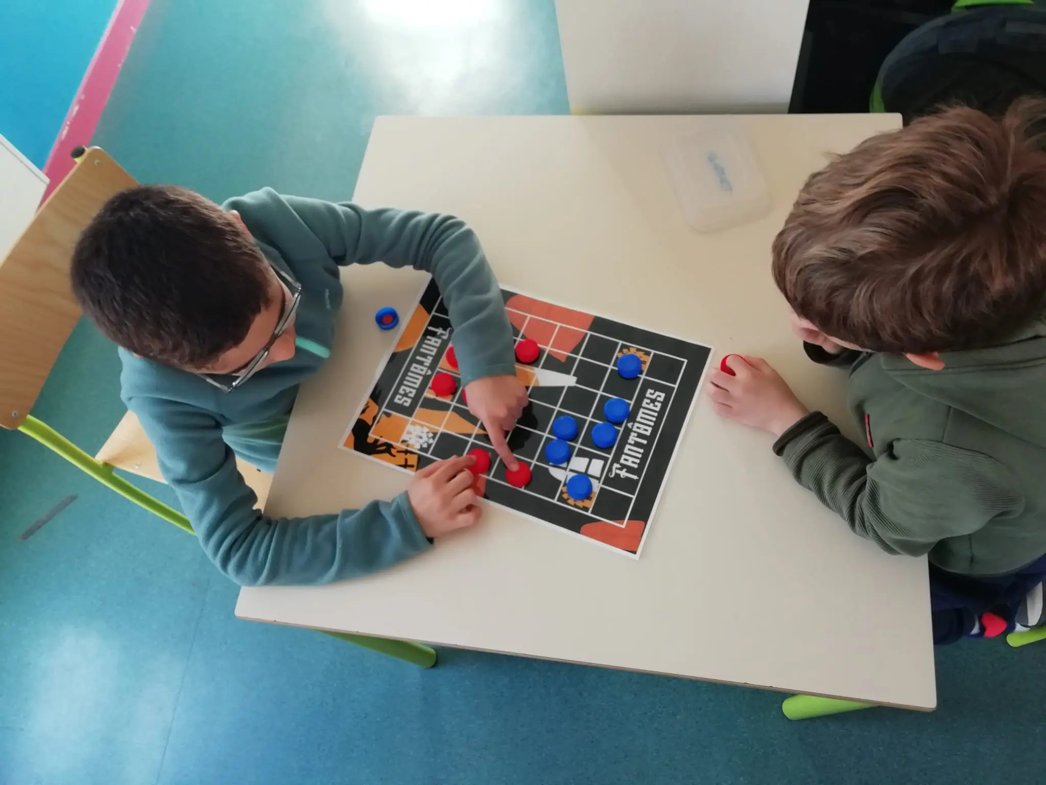 Moment de jeu collectif lors d'une animation jeux en structure d'accueil